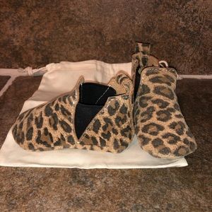 Leopard Chelsea boots